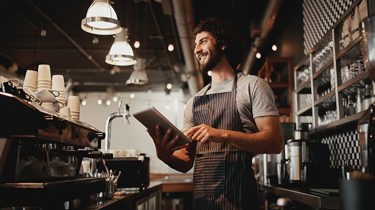 What Distinguishes General Accountants From Restaurant Accountants?